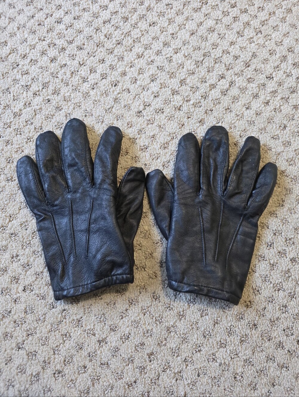 Black Leather Gloves - Classic Winter Accessory